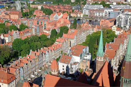 Blick auf die Dächer von Danzig von der Aussichtsplattform der Marienkirche.