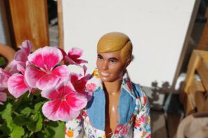 Ken mit Blumen.