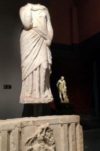 Statuen im Archäologischen Museum Antalya.
