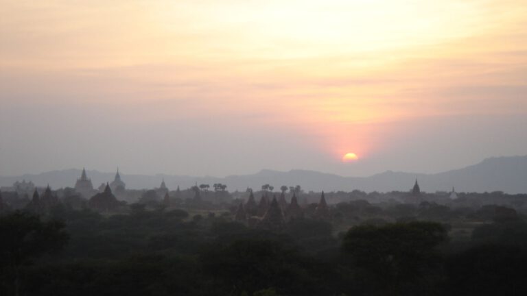 Sonnenuntergang über Bagan.