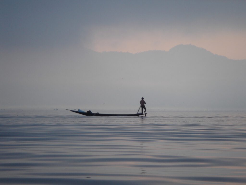 Ein Fischer auf dem Inle-See, Burma.
