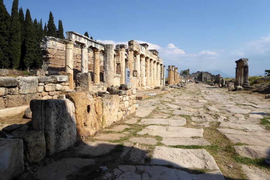 Die Hauptstraße von Hierapolis.