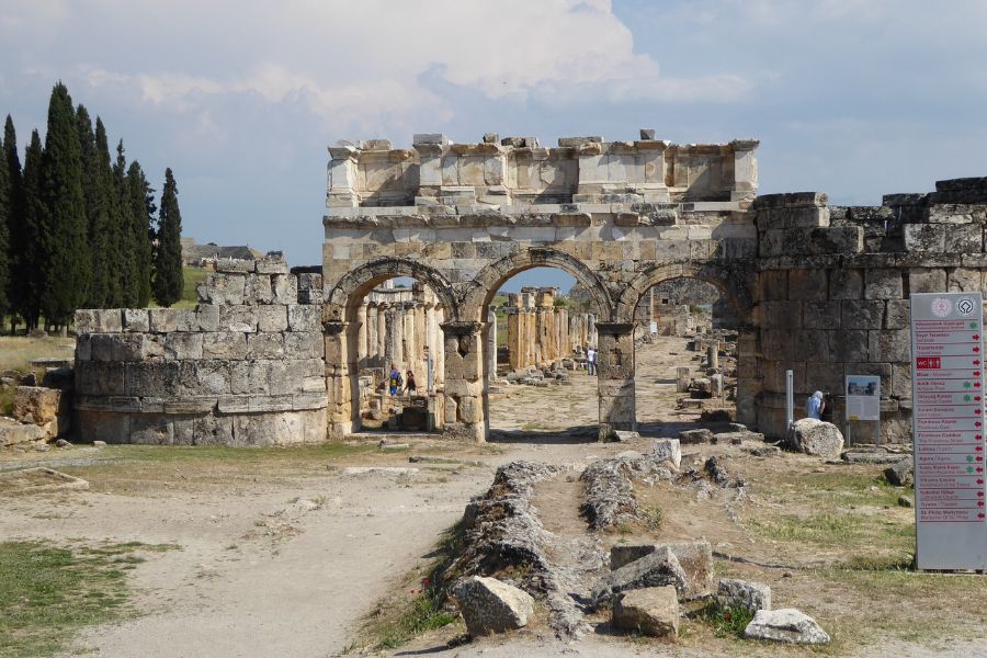 Das Tor von Hierapolis.
