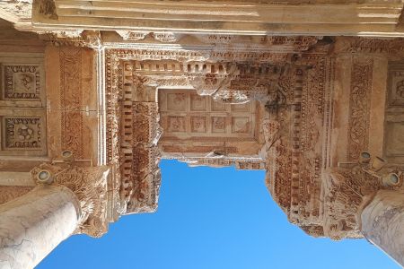 Der Eingang der Celsus-Bibliothek.