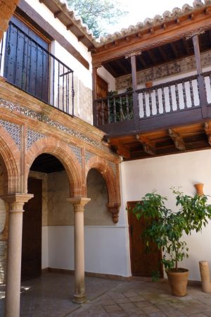 Innenhof des Palacio de Mondragón in Ronda mit 