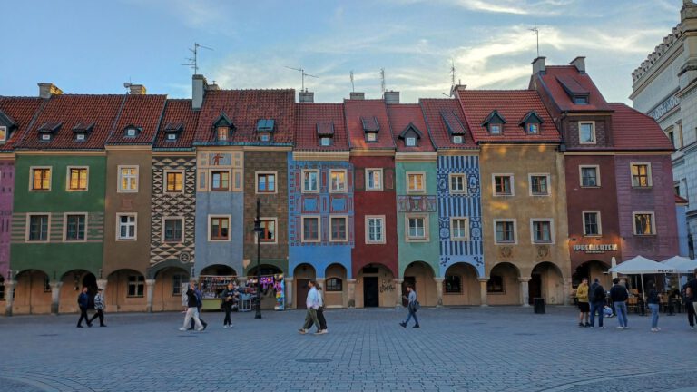 Bunte Fassaden am Marktplatz von Poznan.