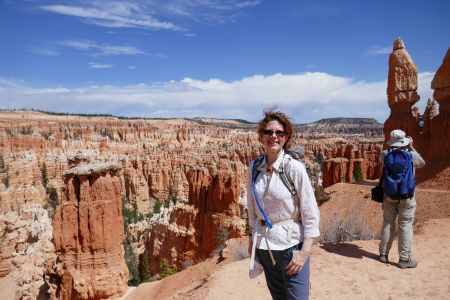 Julia Pracht auf einem Wanderweg im Bryce Canyon National Park.