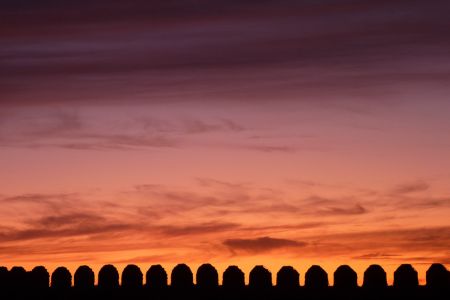 Stadtmauer von Chiwa beim Sonnenuntergang.