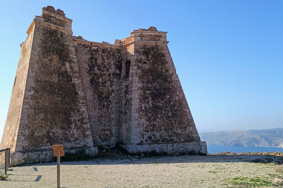 Rückansicht des Torre Roldán, Cabo de Gata.