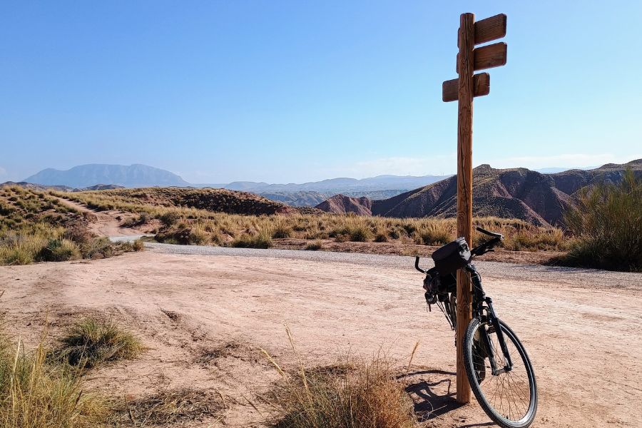 Fahrrad am Mirador de Coloraos, Wüste von Gorafe.