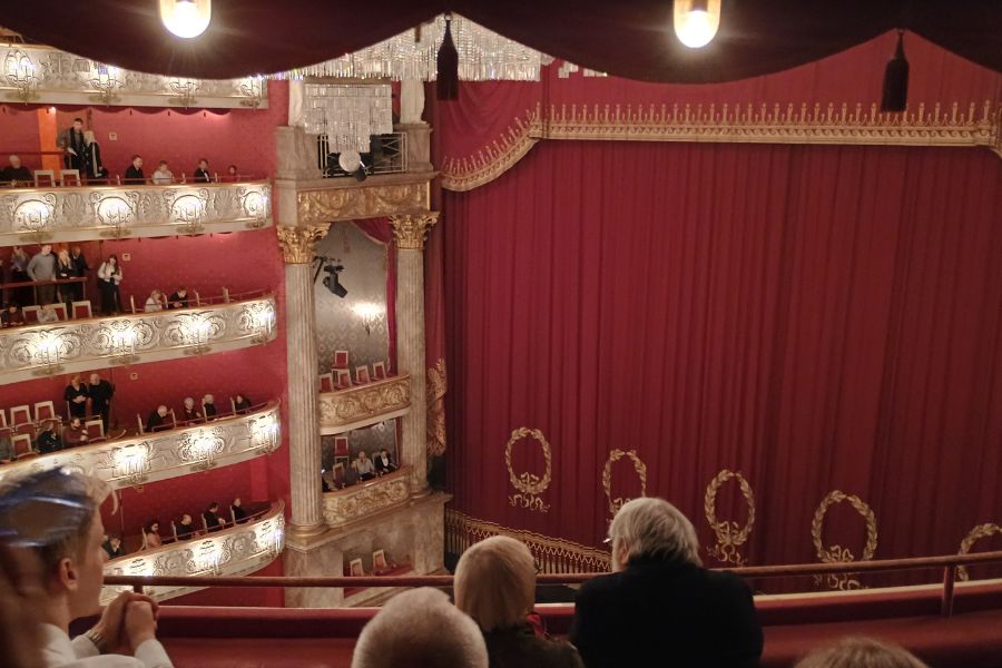 Blick in den Zuschauerraum der Bayerischen Staatsoper in München