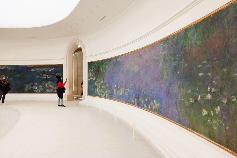 Seerosenbilder von Claude Monet im Musée de l'Orangerie, Paris.