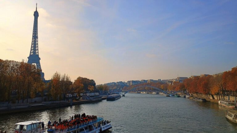 Blick auf Seine und Eiffelturm