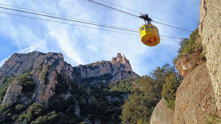 Seilbahn Aeri de Montserrat auf dem Weg bergauf