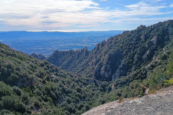 Blick von der Bergstation des Funiculars San Joan, Montserrat.