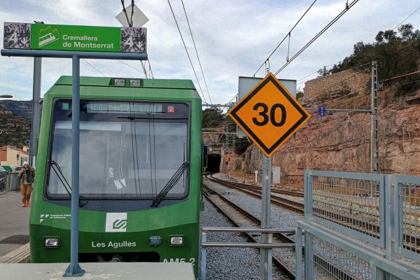 Zahnradbahn nach Montserrat am Bahnhof Monistrol de Montserrat.