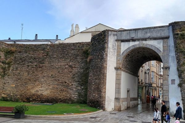 Stadttor in Lugo, Galicien.